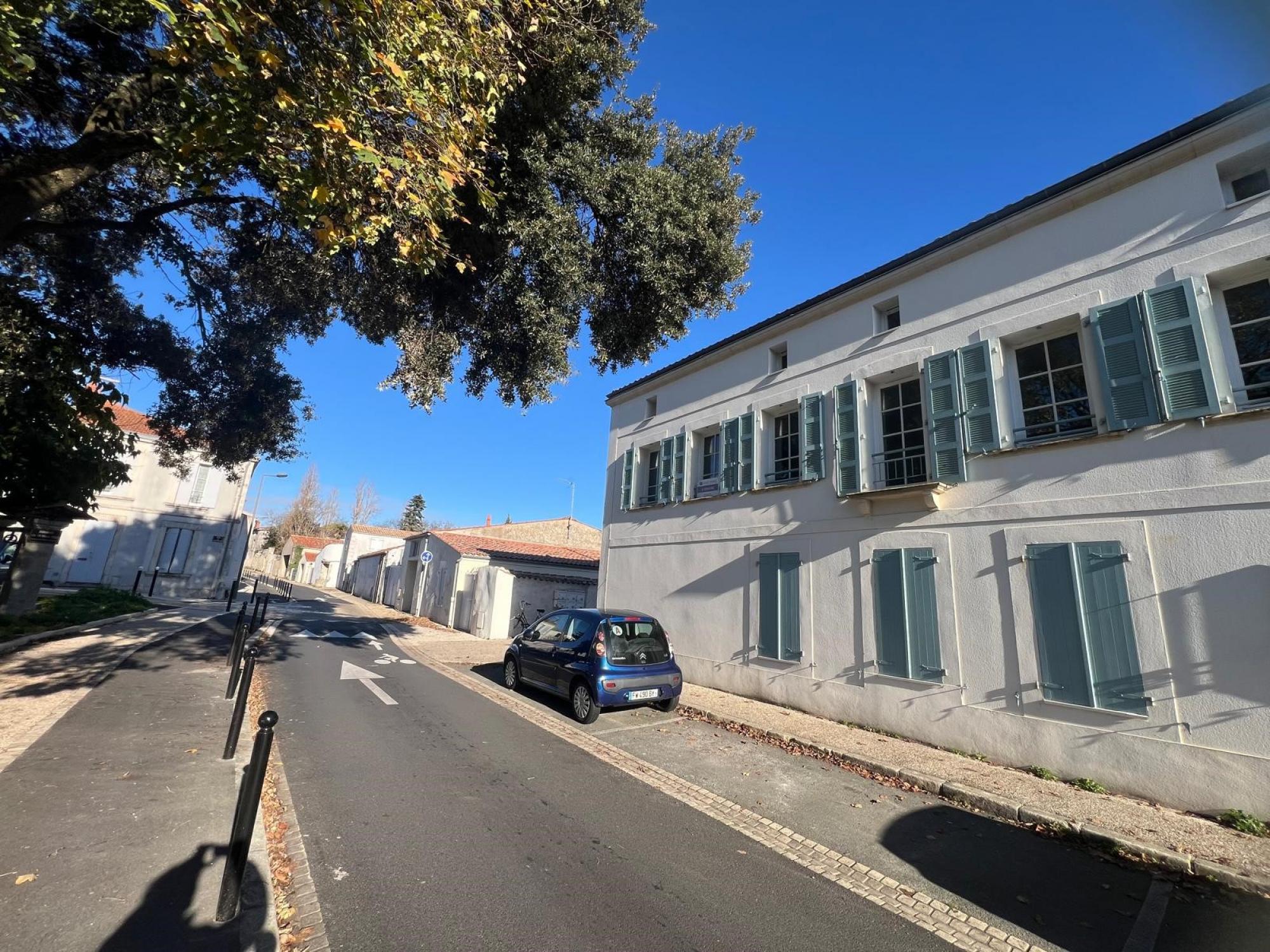 Grand DUPLEX en Type 2 d'env. 60 m² Centre Bourg AYTRE